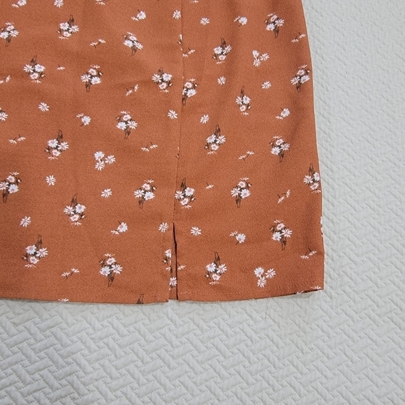 Aeropostale Floral Print skirt side front slit Size Large - Picture 4 of 13